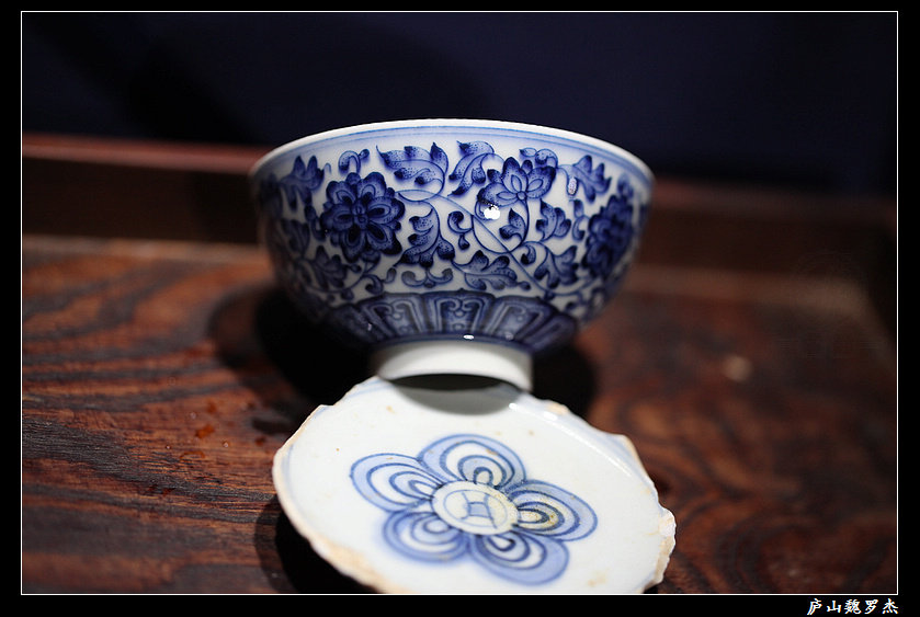 Qingfu bottom model Jingdezhen firewood kiln firing heavy industry underglaze blue and white dot work wrapped branch lotus inner painting circle foot cup hand-painted