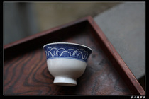 Jingdezhen underglaze blue and white sea pattern hand-painted full hand-painted bluegrass drawing imitation Ming Fushan Shouhai Pattern skimming cup