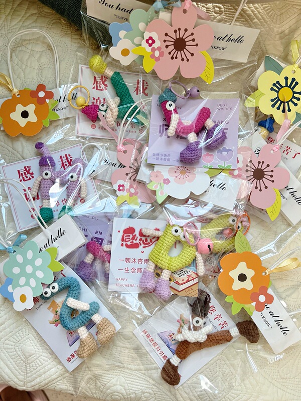 [Finished Product] Handmade Crocheted Letter Keychain Pendant Bag Accessory Couple Commemorative Gift Finished Product