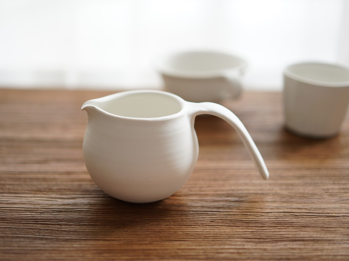 Domestic spot Japanese ceramic writer Katsumoto Baba Hand-made coffee hand-made tea pot Filter pot White glaze