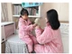 Bộ đồ ngủ dành cho cha mẹ và con Một gia đình gồm ba mẹ con mùa đông dày và mẹ và con hai đứa con gái và hai người đàn ông mặc đồ ngủ
