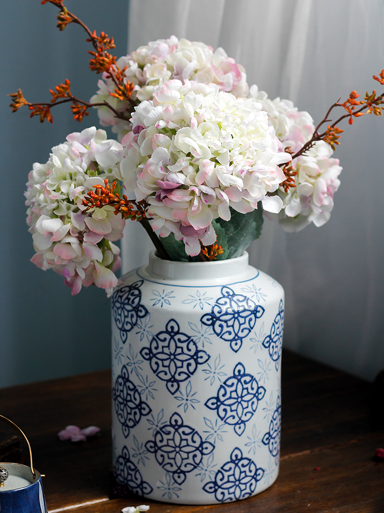 Ceramic of new Chinese style stores content pot to take cover hand-painted blue and white porcelain places handicraft of sitting room porch receives adornment pot