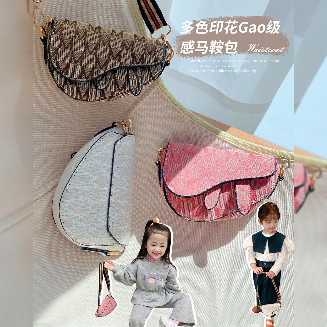 Child Scapegoat 2021 Fall new cute Italicite bag 100 hitch small square bag Single shoulder bag baby foreign hand bag