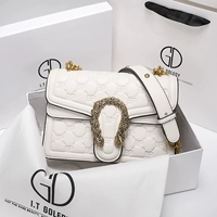 Белый, маленький, Гонконг