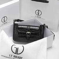 Черный, маленький, Гонконг