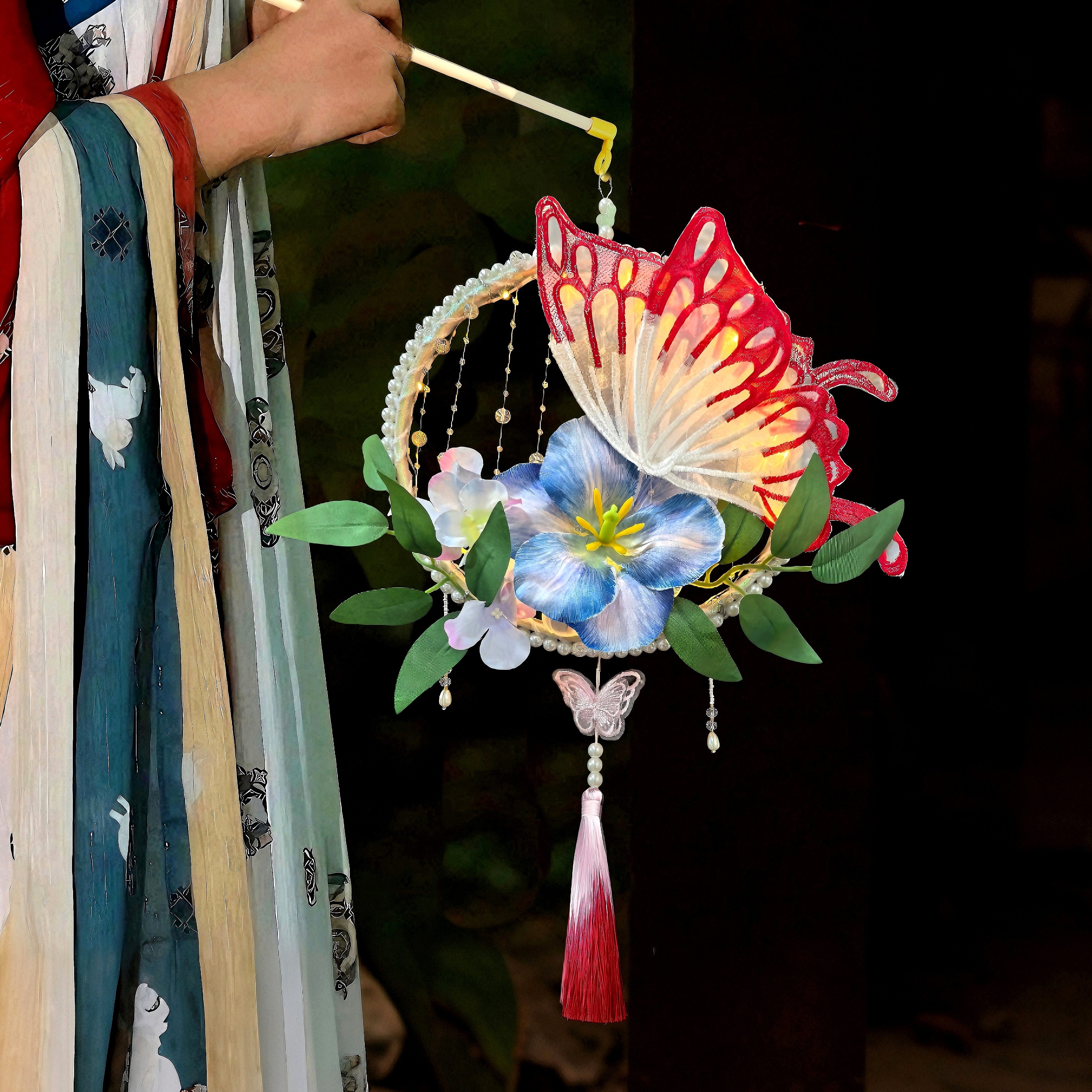 盘龙花灯餐厅打卡！中秋氛围感拉满，非遗龙灯一条龙太绝了！✨