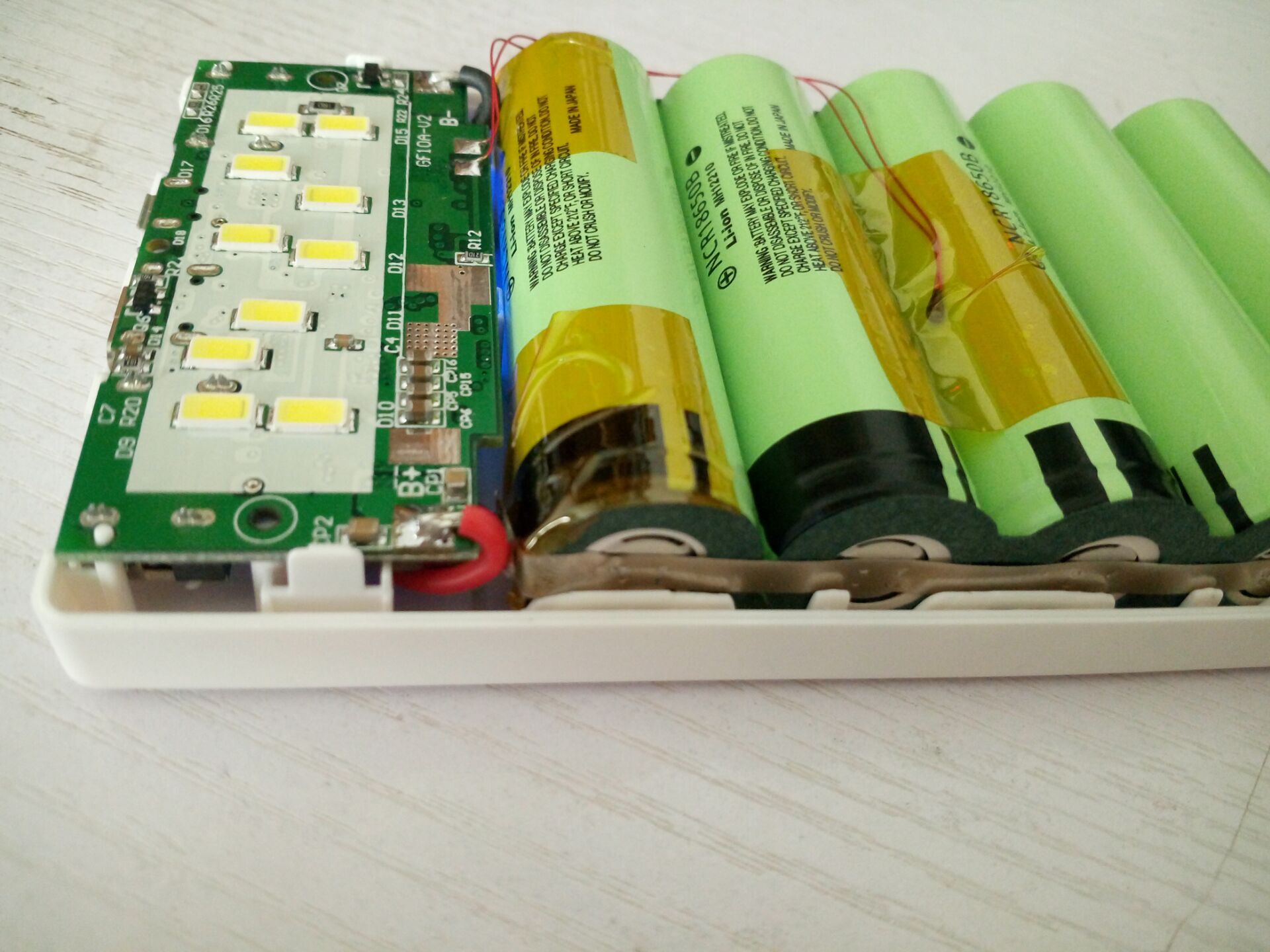 QC3.0 dung lượng cao điện thoại di động sạc nhanh flash sạc kho báu đọc ánh sáng QC2.0 điện thoại di động sạc bộ báu vật