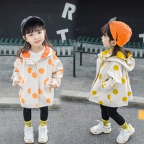 2020 new Korean version of 3 female baby long spring and autumn dress children Foreign style windbreaker children 1-5 years old polka dot coat