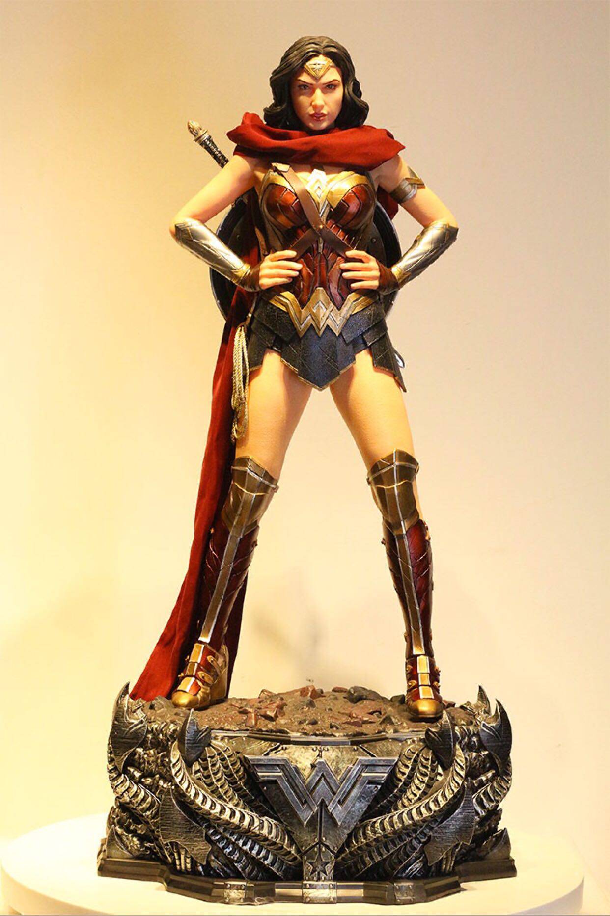 Herobox Custom DC Justice League Wonder Woman model sculpture pose 1 3 oversized Wonder Woman