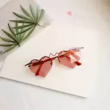 Пляжные красные солнцезащитные очки в форме сердца