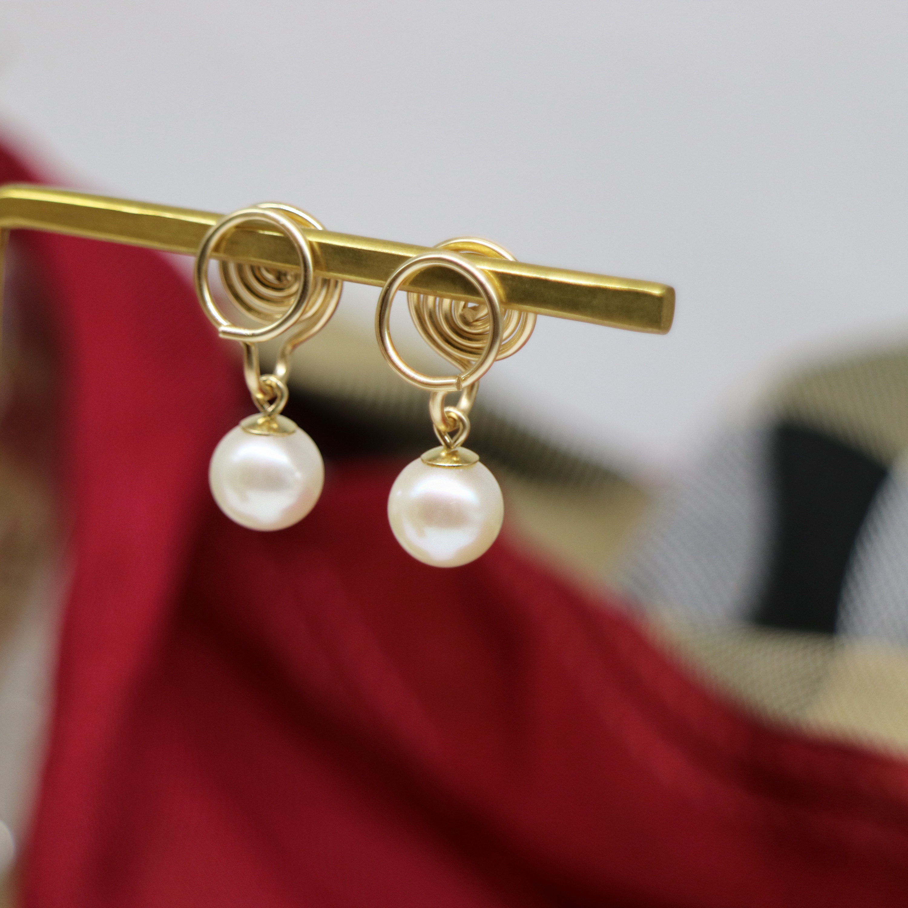 Simple French style small fragrance circle pearl ear clip CC handmade mosquito coil plate without ear holes sweet temperament earrings