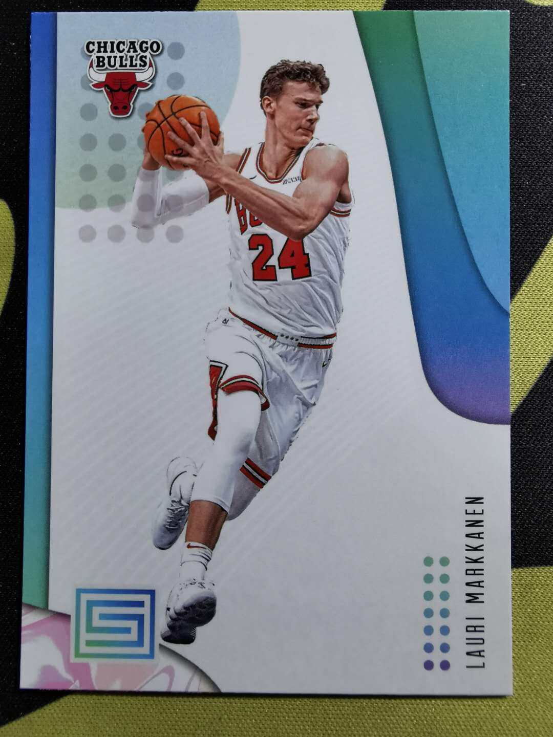 2018-19 Panini Status #16 Lauri Markkanen Star Card