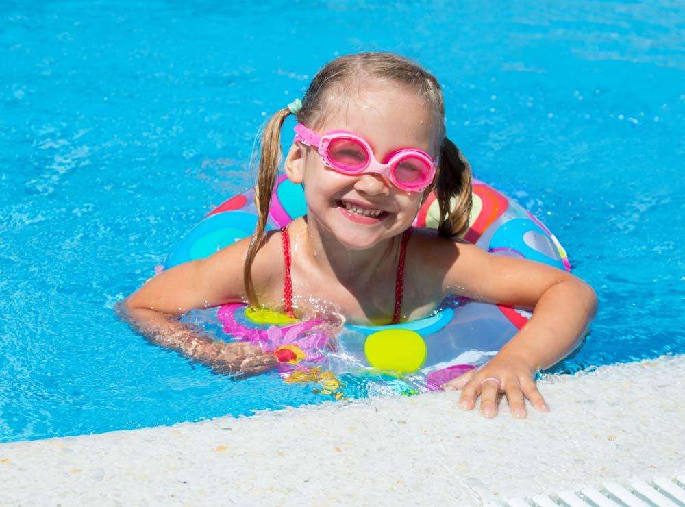 如何快速选择一件舒适合身的儿童泳衣？13