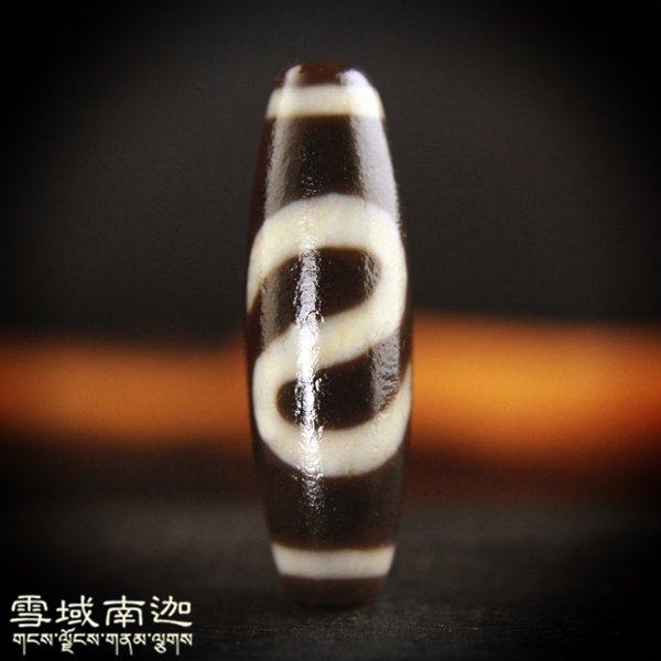 Tibet's cinnabar old mine is full of natural genuine pulp and oily full of cinnabar to pure boutique Cai hook Ming old dzi beads