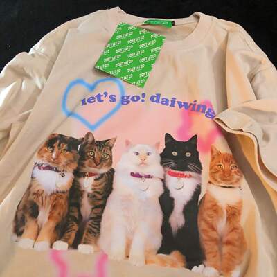 Daiwing has recently released a sweet and cool summer style short-sleeved American cartoon couple T-shirts featuring cats for both men and women