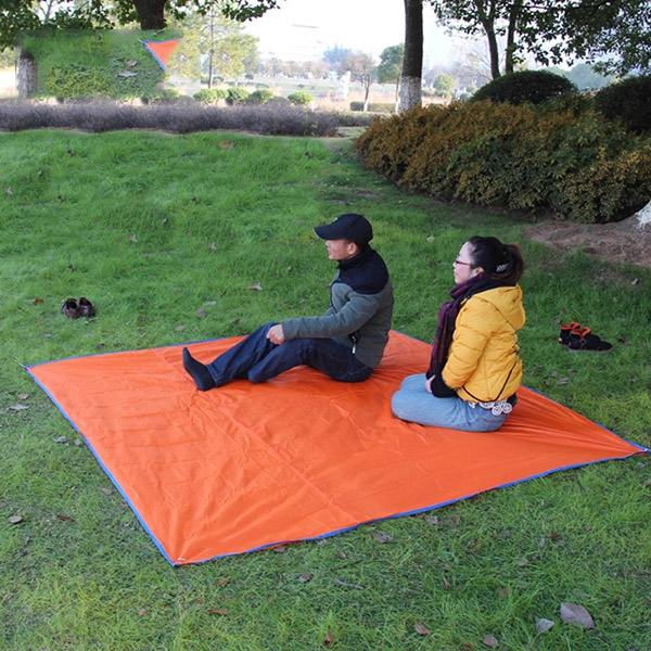 3 - 4 people thicken waterproof Oxford Tier tent to lay outdoor moisture - proof picnic cloth mat