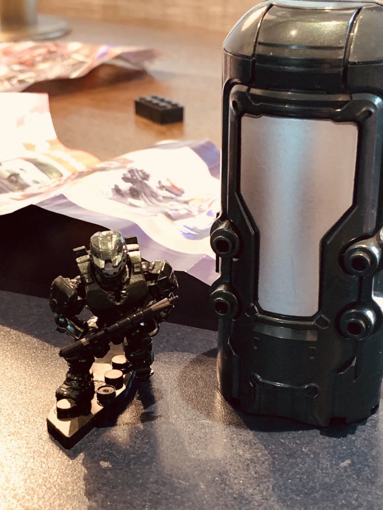 Export children's small toys Meijiabao HALO HALO halo airborne warehouse warrior assembly building blocks people small gifts