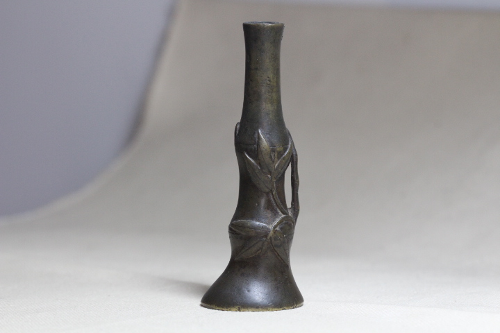 Clear Mid Morning Perfume Bottle Flower Illustrations of the Flowers Inserts in the Flowers Room