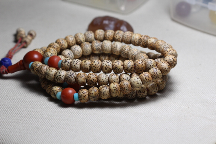 Exquisite high fit 108 Buddha with a diameter of 1 0