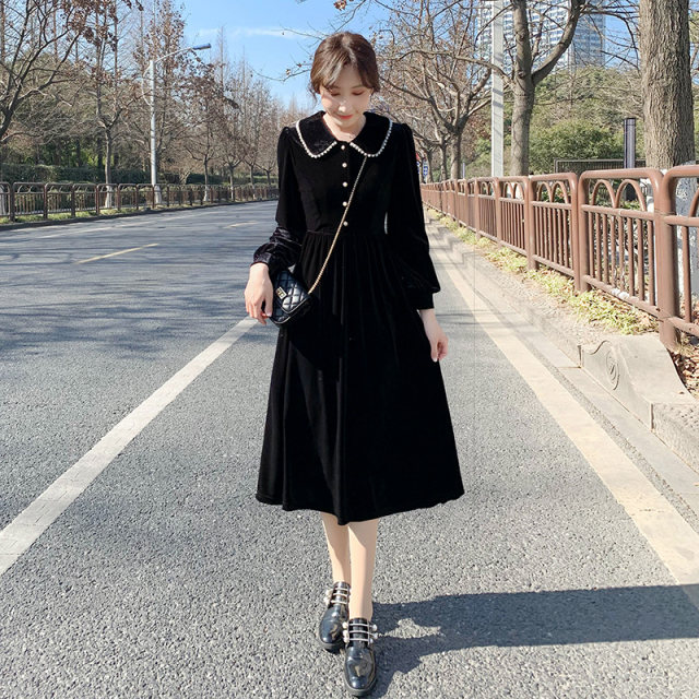 French Hepburn style black dress for women 2024 new autumn doll collar temperament long-sleeved gold velvet A-line skirt