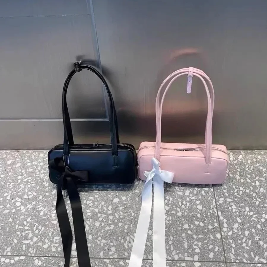 Fashion bow shoulder bag with underarm design, new spring and summer leisure versatile pillow bag, high-end light pink baguette bag