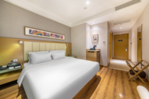 Zhongqing Qiuguo Hotel (Guangzhou International Conference Center Memorial Hall Metro Station Branch) Star Business King Room