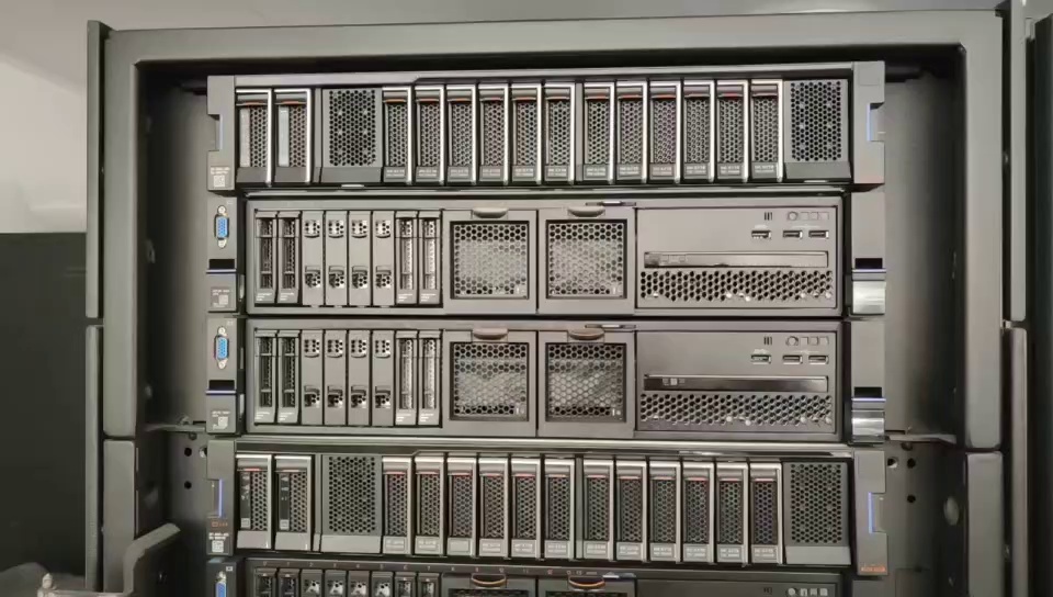 主导交换机S7703活动热插拔电源吗。