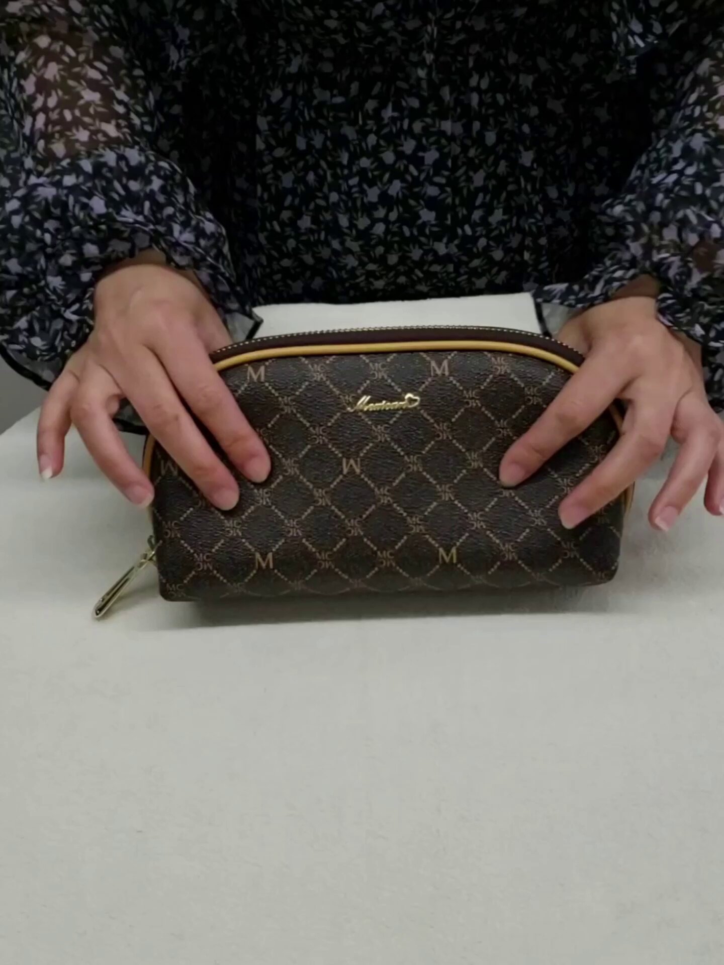 终于找到宝藏手包啦！稻草人手包女手拿包大2025新款大钱包妈妈放手机大容量老花零钱包怎么搭？_钱包_淘宝服装网