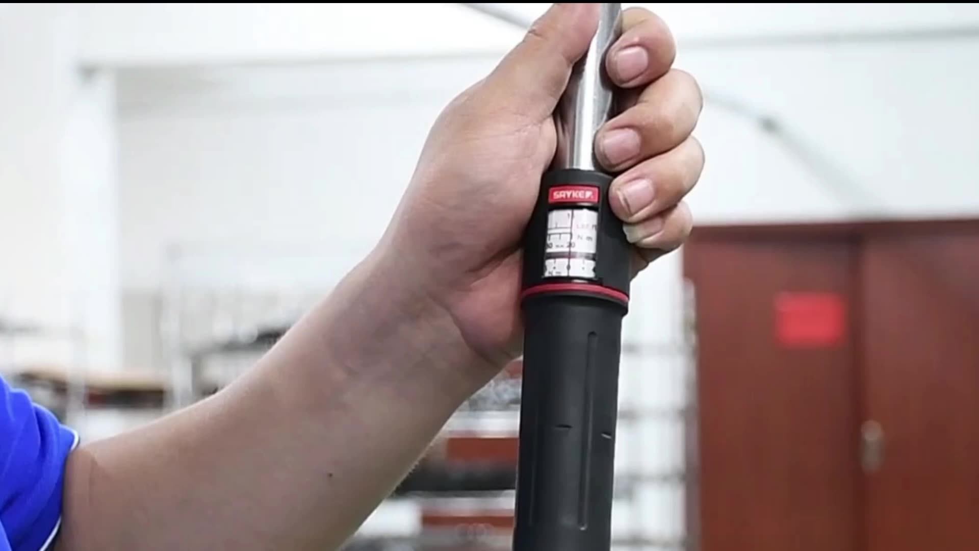 Adjustable Pneumatic Torque Wrench Adjustment Range 20100nm Window