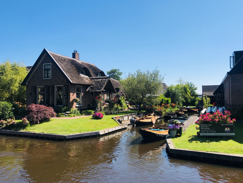 One-Day Tour to the Dutch Village of Zaanmeer + Windmolen Village in Amsterdam [Includes Hotel Transfer, Premium Small Group of 8 People]