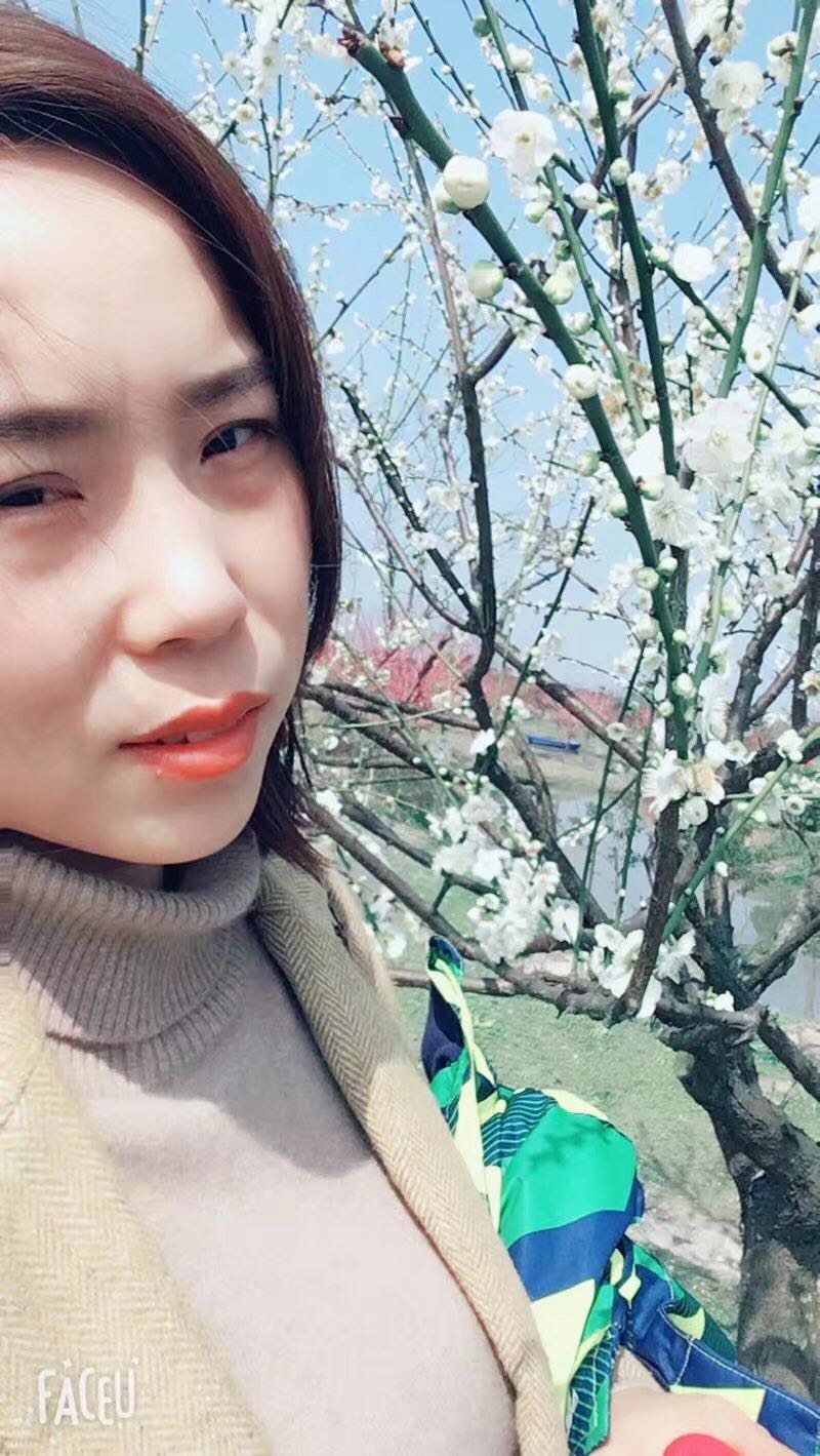 自然堂亮透水光素颜霜