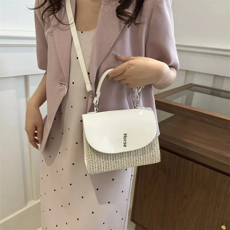 Straw Fashion Korean Lock Elegant Handbag 2024 Summer New Niche Design Casual Bag Small Square Bag for Women