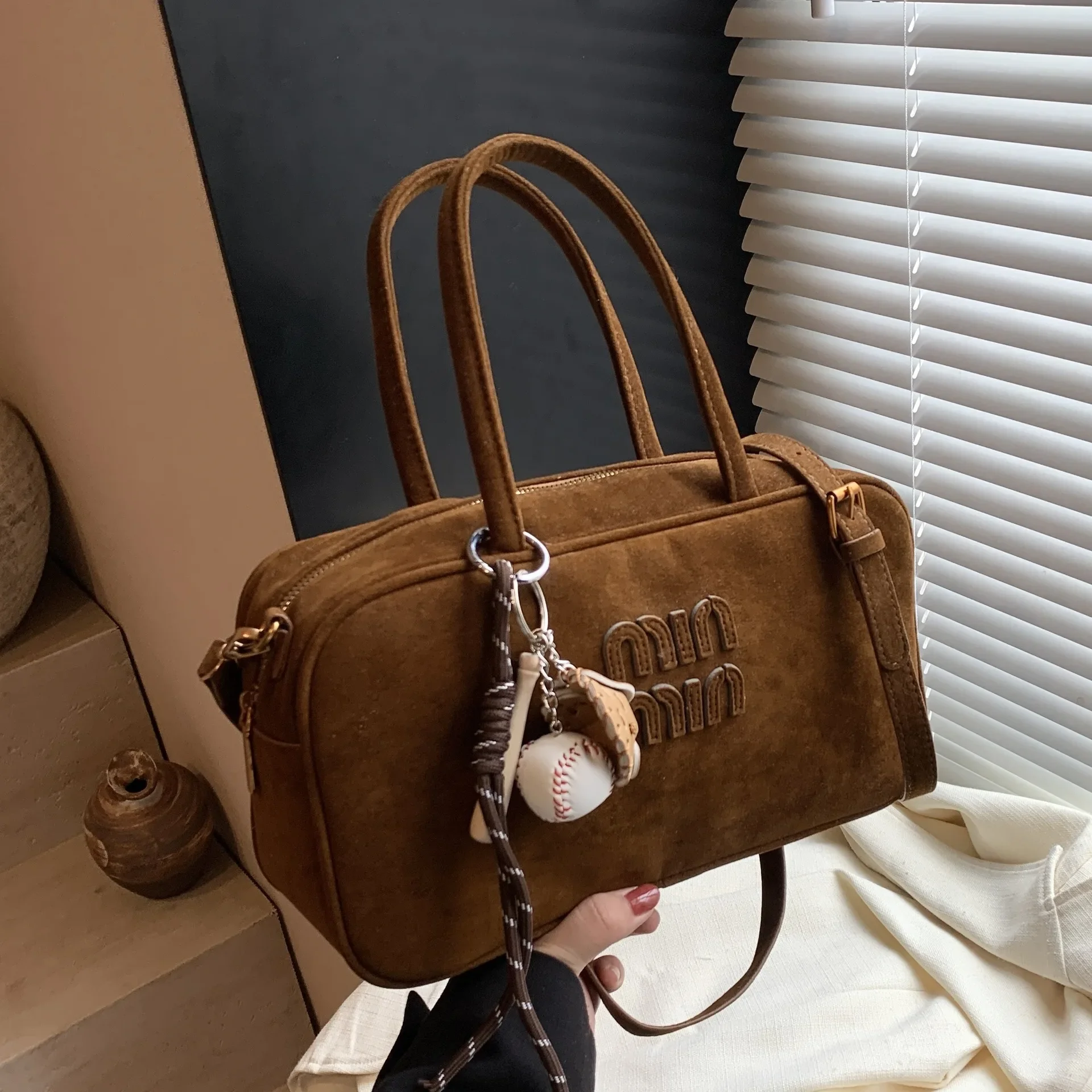 Vintage Casual Tote Bag Women's 2024 Autumn New Large Capacity Fashionable Shoulder Bag Niche High-end Underarm Bag