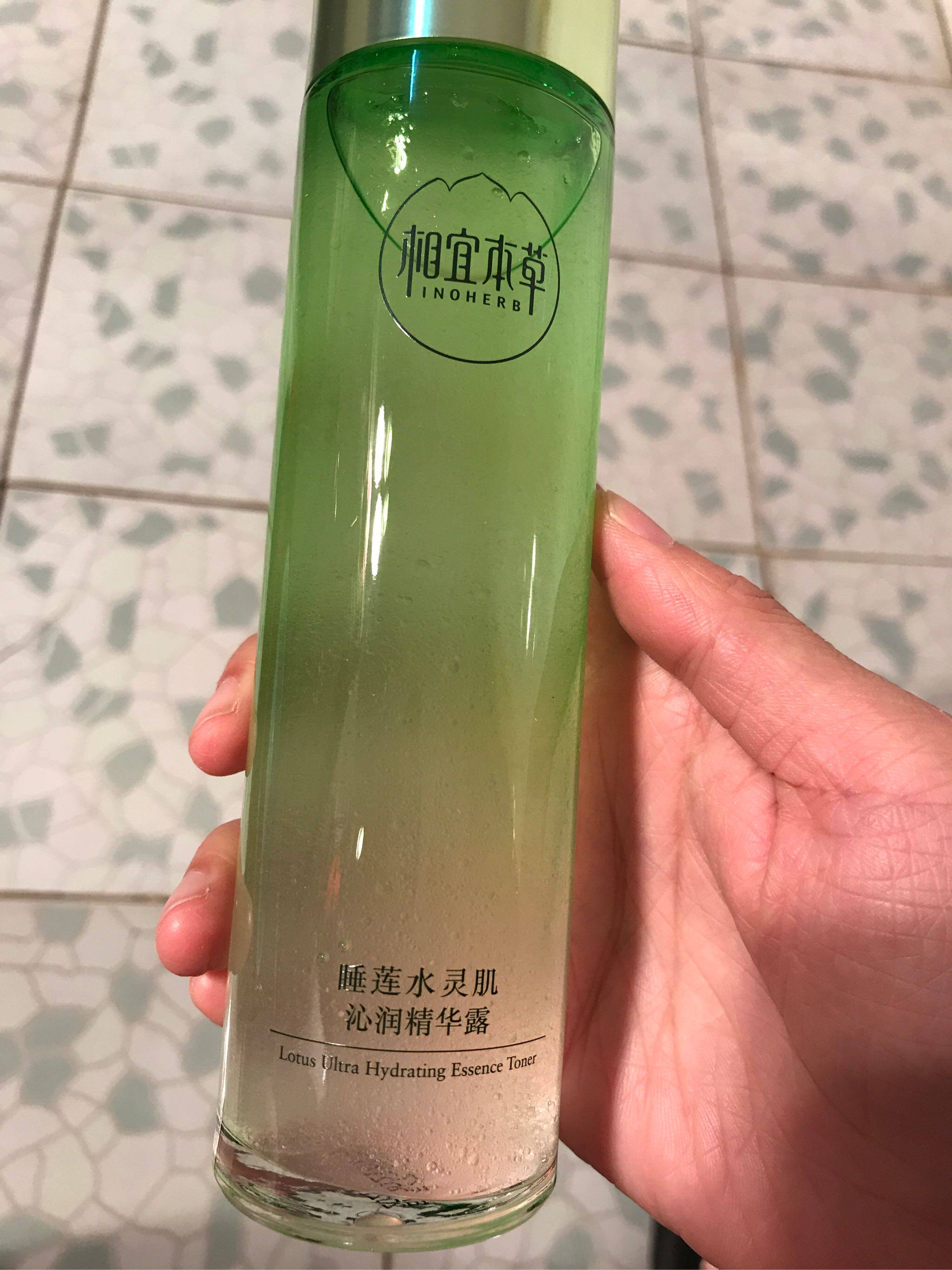 相宜本草睡莲水灵肌沁润精华露