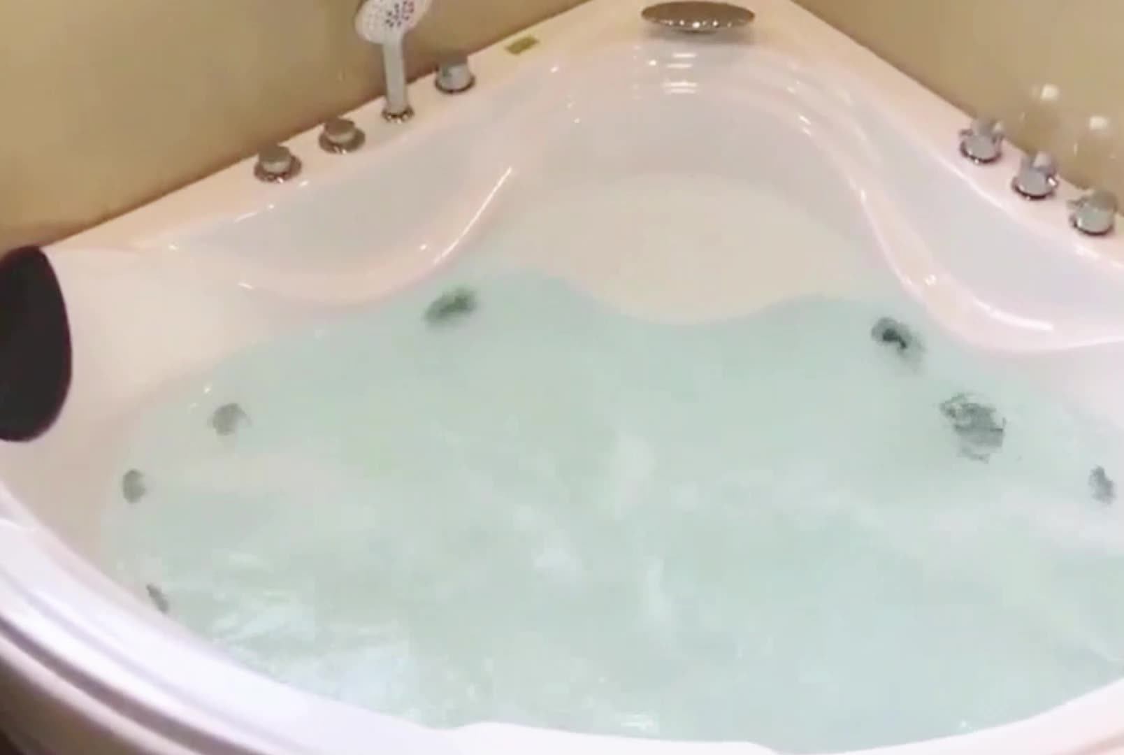 Modern Indoor Glass Corner Bathtub Prices Spa Massage Soaking Tub Multi