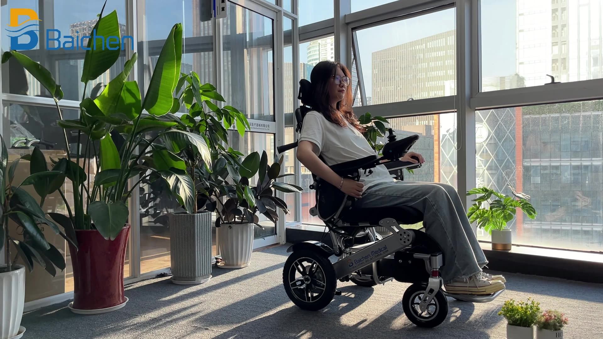 2023 Ce Iso Folding Electric Wheelchair Lightweight Aluminum