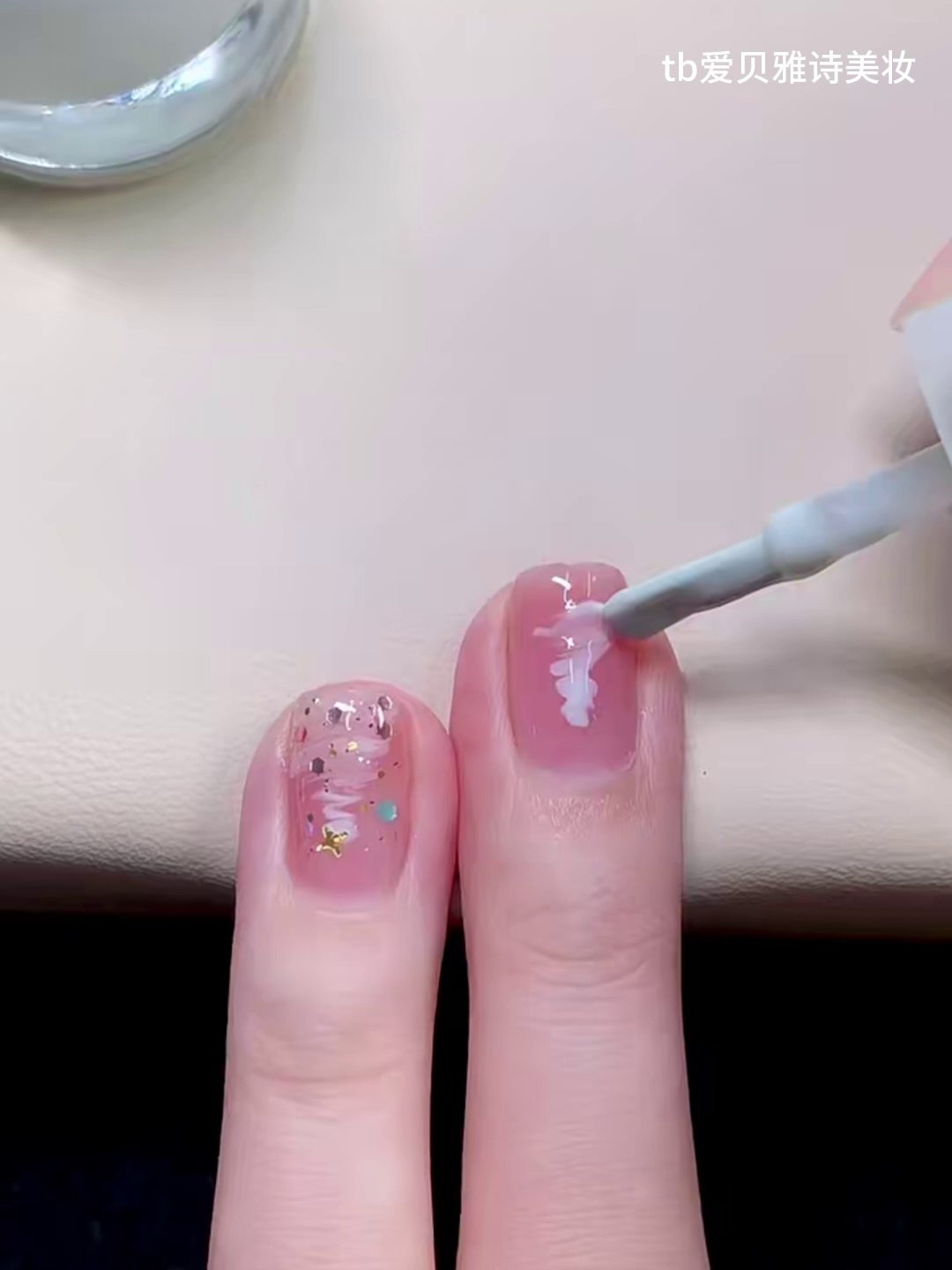 圣诞夜必备！用指甲油胶轻松画出简易涂鸦版圣诞树✨2024新款免烤快干持久美甲教程_指甲油_淘宝美妆网, image size:1080x1440