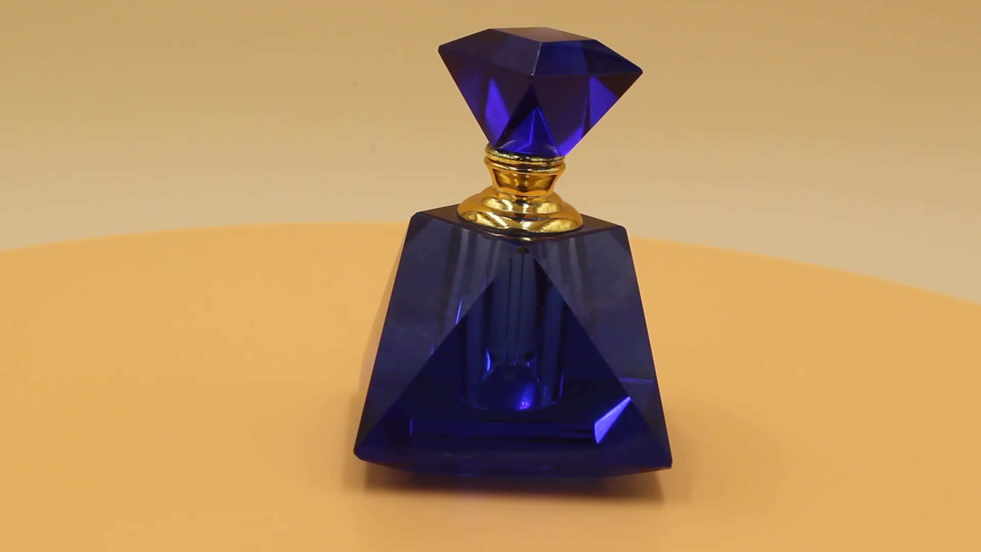 Vente En Gros 3ml Élégant Diamant Forme Bleu Couleur Cristal Flacon De Parfum Pour Dame