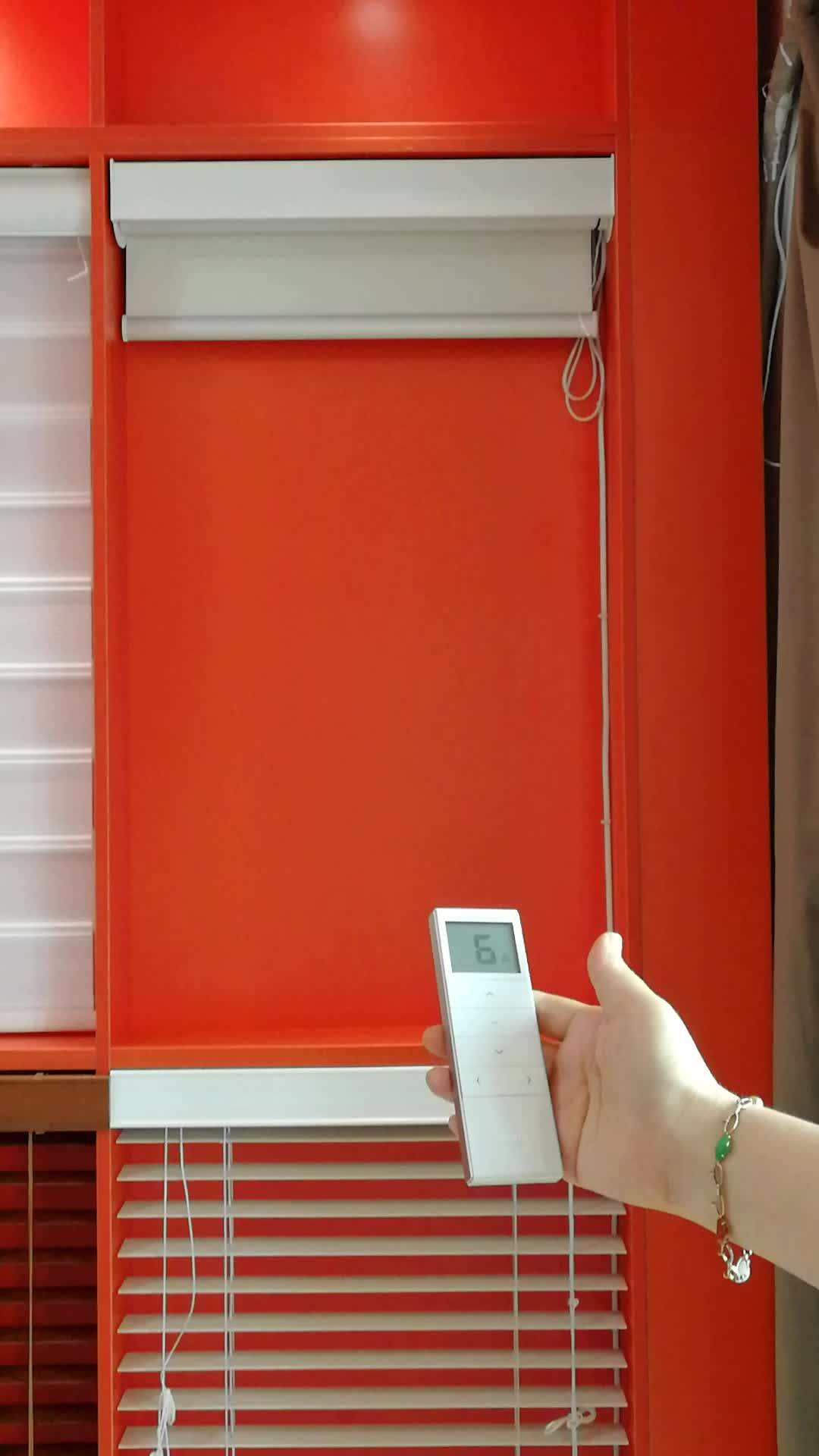 Blackout Sunscreen Automatic Motorized Roller Shades With Battery Or