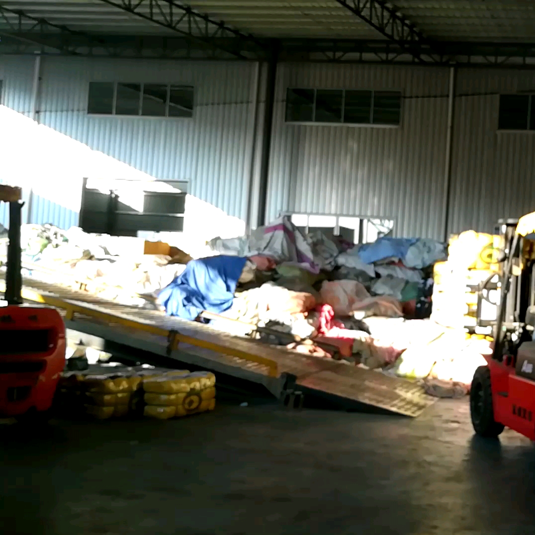 Second Hand Clothes Bags And Used Shoes Per Kg Warehouse In Guangdong