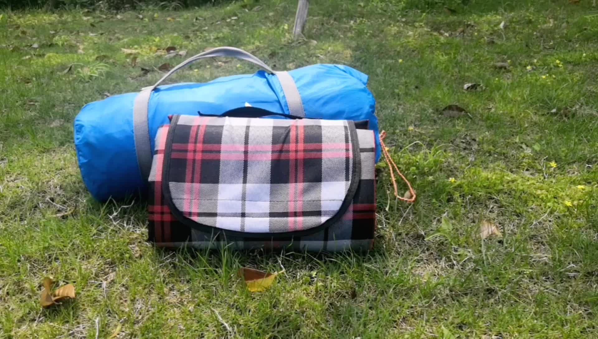 Bsci Factory Wholesale Latest Design Roll Up Picnic Blanket Waterproof