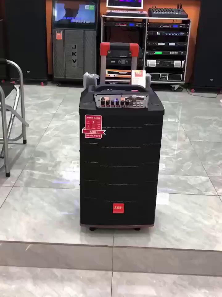 950块买个拉杆音箱。该玩意儿真能撑起全广场舞C位。