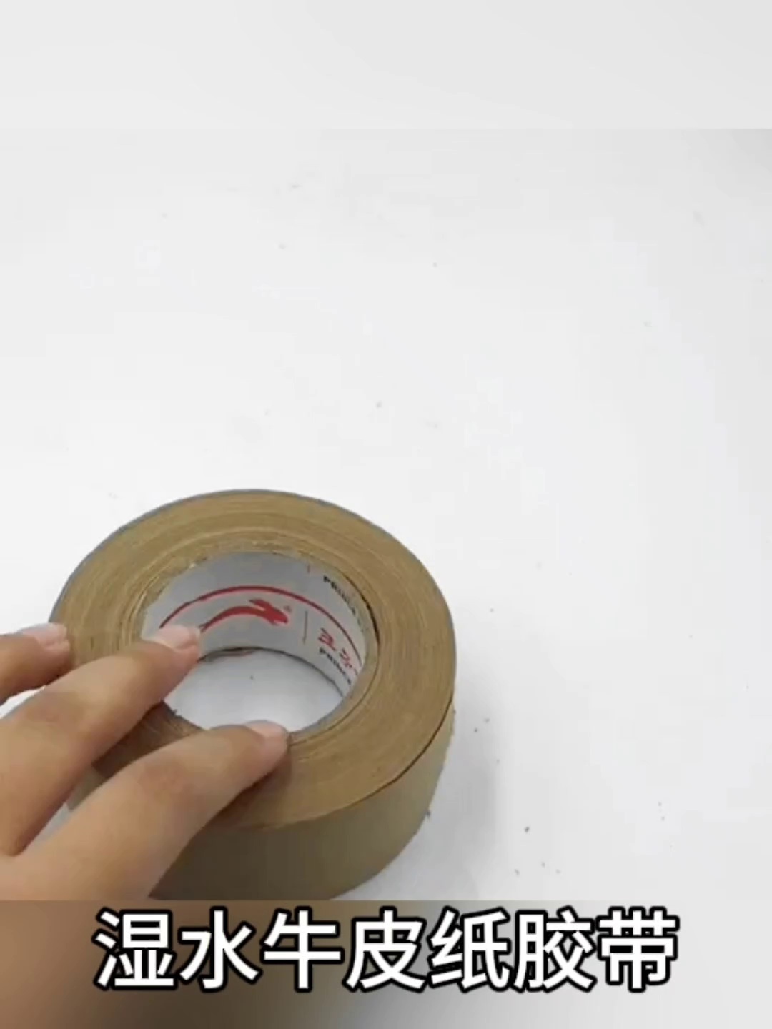 纸箱也能够玩文化？湿水牛皮纸封箱胶带变身绘画神器。