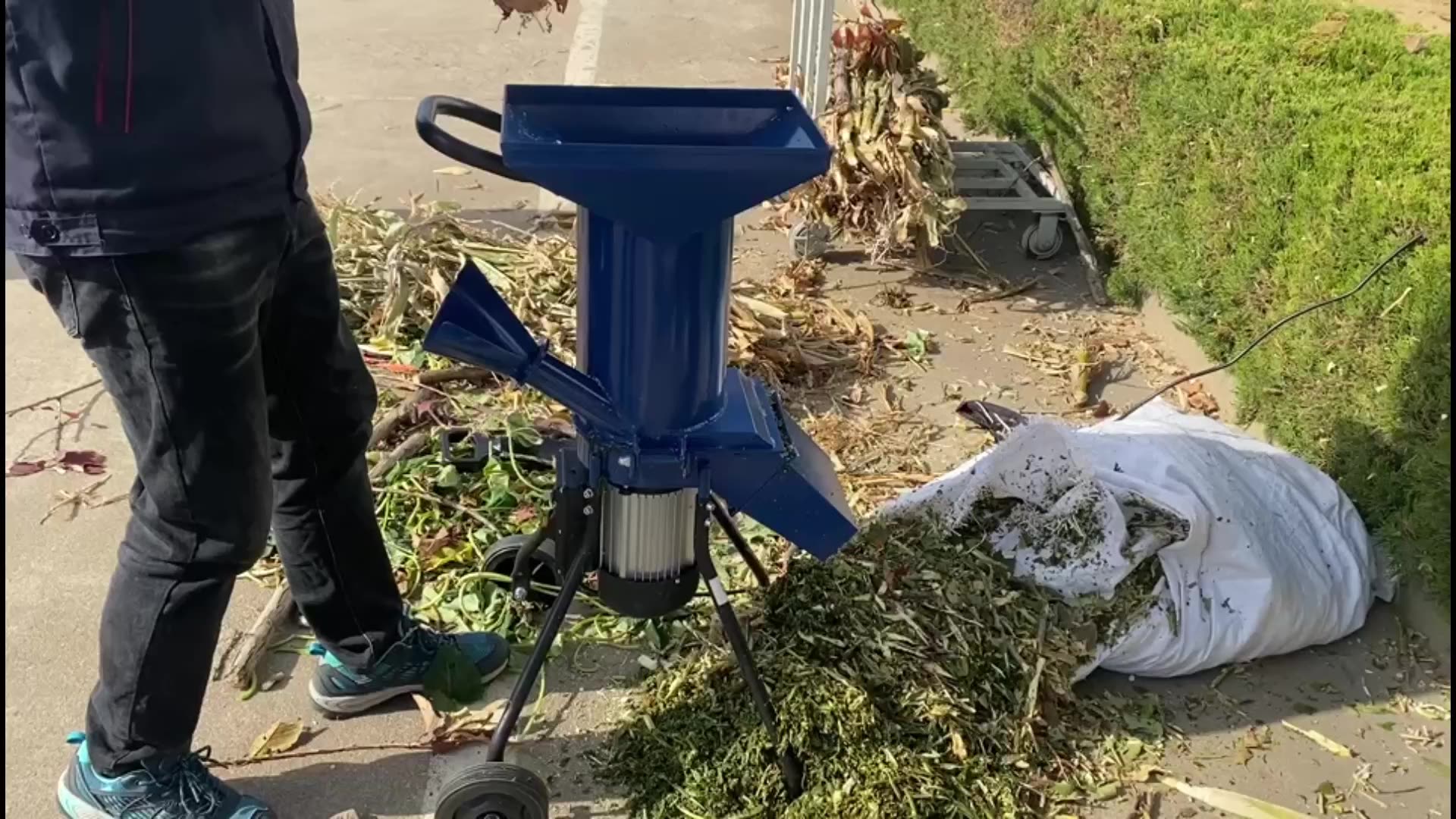 Garden Leaf Mulcher Shredder Mulching Chipping Machine Forest Machinery