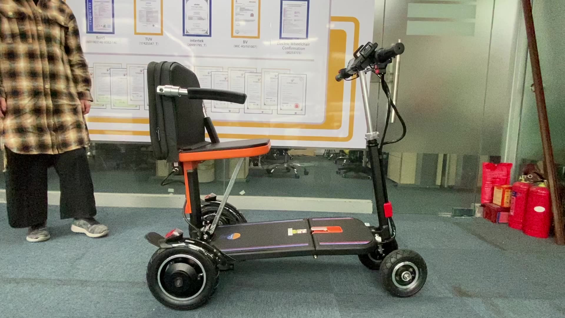 Четырех колесный электрический скутер eltr mobile at. Ходунки для пожилых людей. Ходунки для инвалидов. Четырехнога для инвалидов. Как выключить ps4.