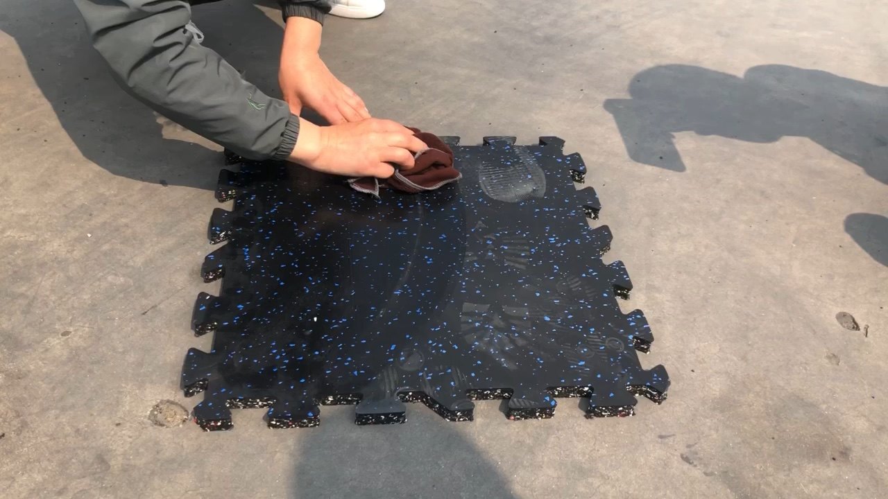 Sample Free Rubber Floor Tile Interlocking Gymnasium Rubber Floor Mat Tiles For Gym Buy