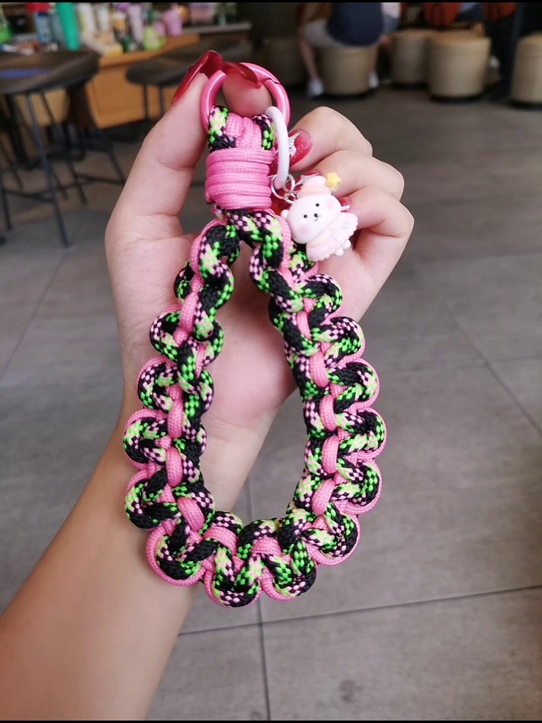 26.8块的智能机挂绳、居然让我正在地铁上被追着问链接。