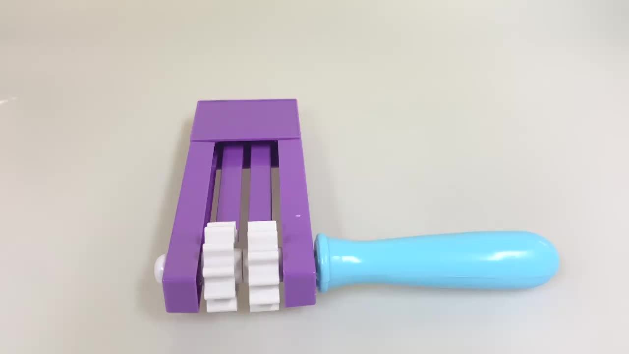 Promotional Plastic Football Fans Cheer Sound Noise Maker Rattle