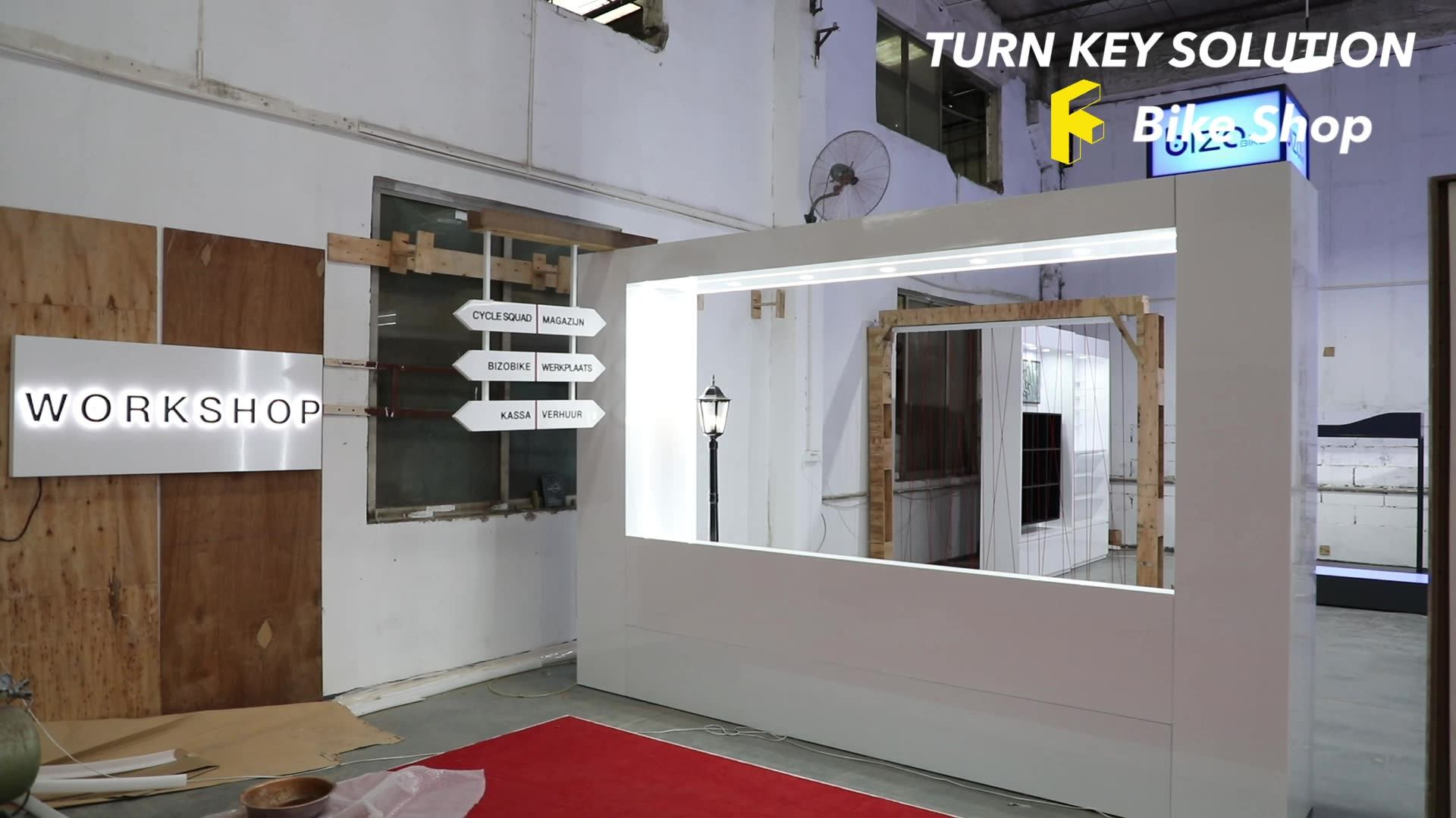 Customized Wooden Floor Stand Bike Display Rack Shop Layout Decoration