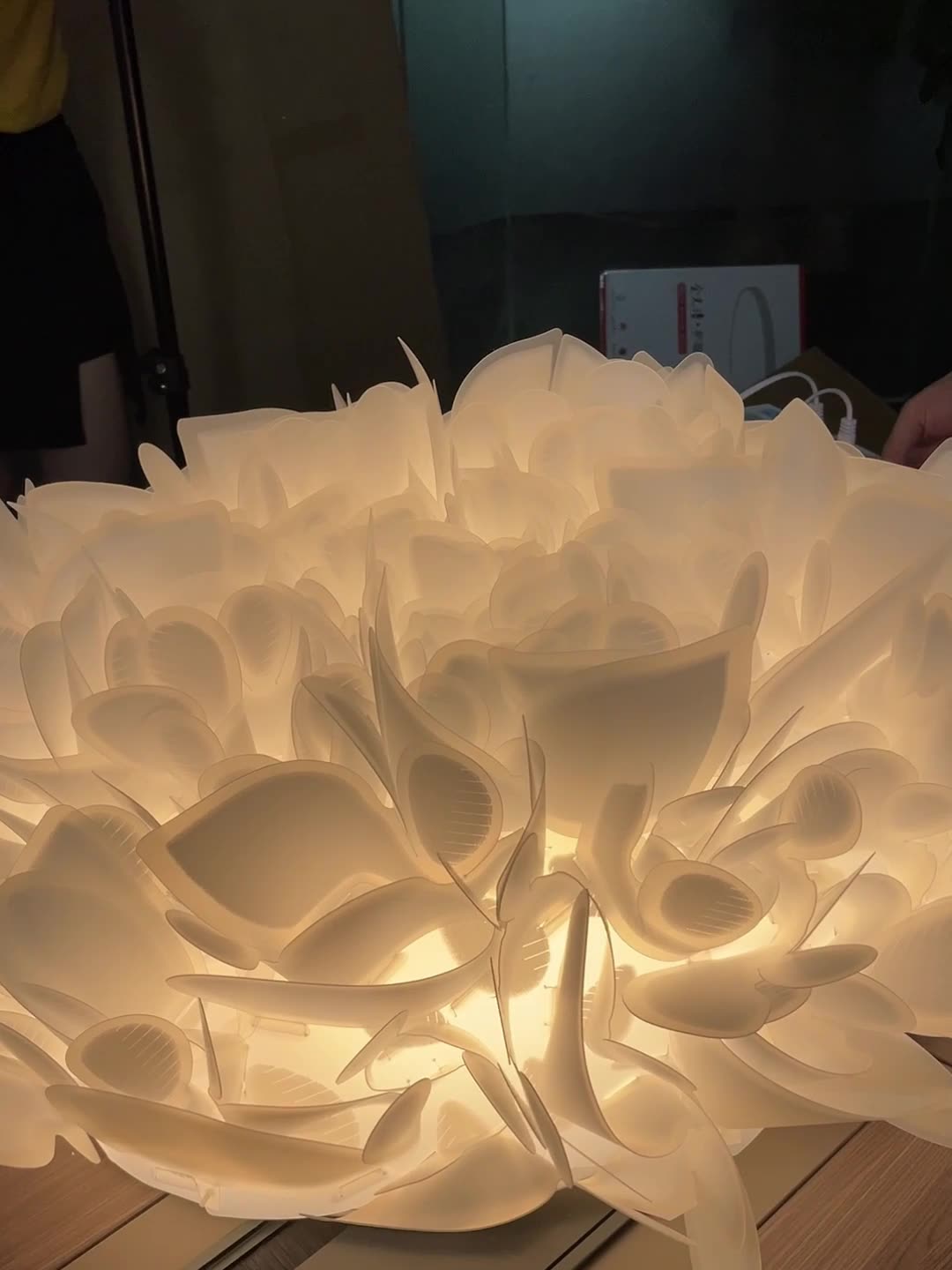 卧室吸顶灯简大约现代北欧客厅艺创意高档馨浪漫花瓣房间灯餐厅吊灯